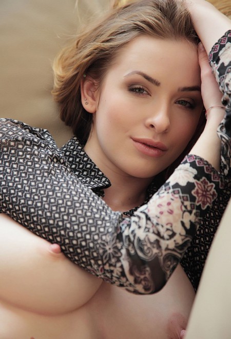 Элегантная секс-символ в белье