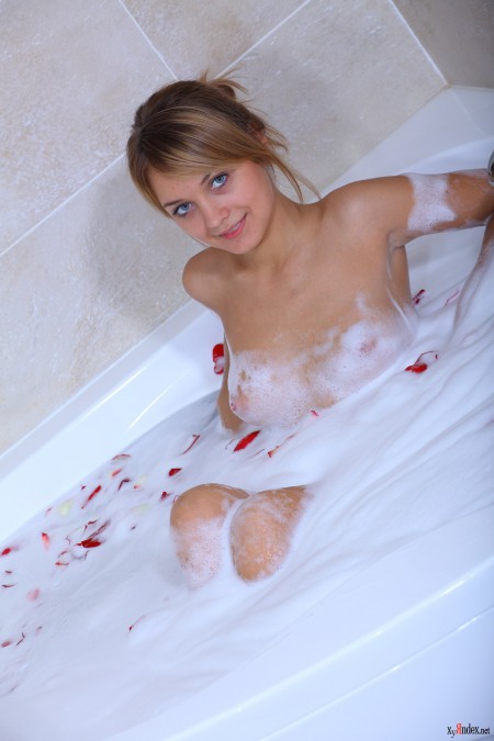 Сексуальность и улыбка: Лада Д