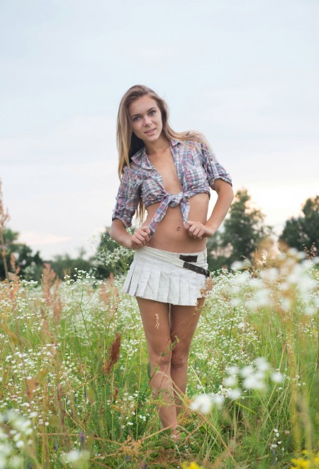 Летнее счастье: эротическая фотосессия на природе