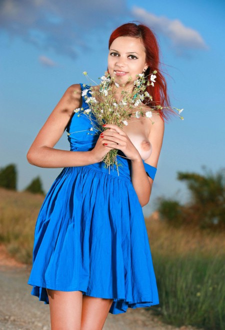 Летнее счастье с Лореттой: смелая фотосъемка на природе