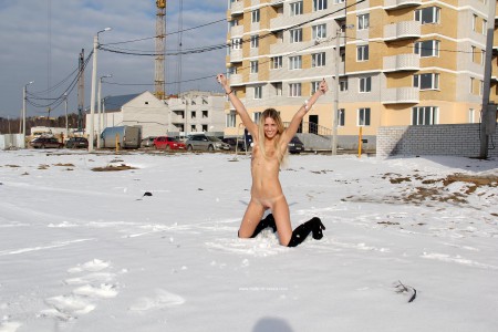 Евгения У: Зимняя Нагота на Природе