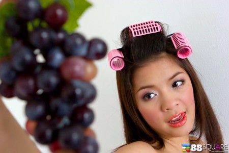 Пэнг Пиятида - веселая красавица позирует