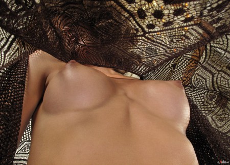 Элегантная Малена: Мода внутри помещения