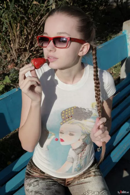 Летнее обаяние: Милена в природе