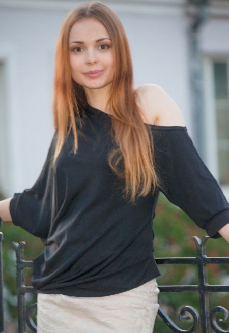 Уверенная и веселая бизнес-модель в природном эротическом фотосете