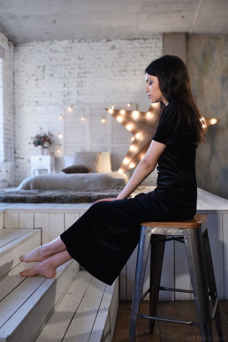 Эротическая фотосессия Лили Сэндс в домашней обстановке