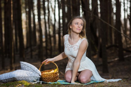 Смайлик в лесу: чувственная фотосессия