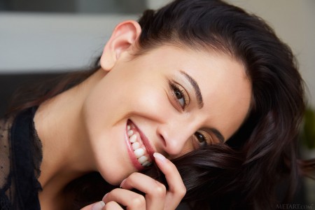 Сексуальность: Сада Мари на диване