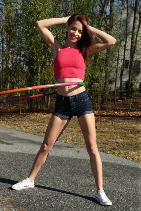 Летняя радость: эротический фотосет