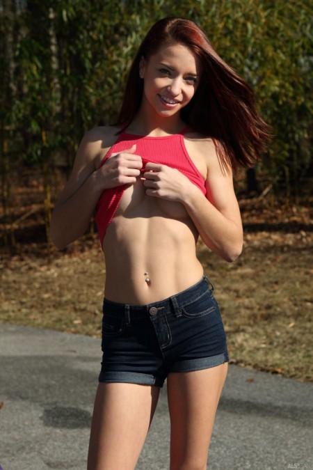 Летняя радость: эротический фотосет