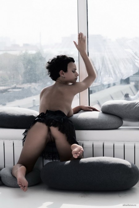 Памми Ли: Нежность и расслабление у окна