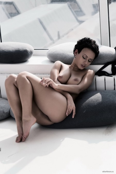 Памми Ли: Нежность и расслабление у окна