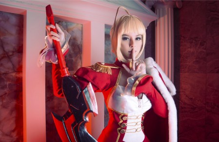 Поющая красавица Хелли Фон