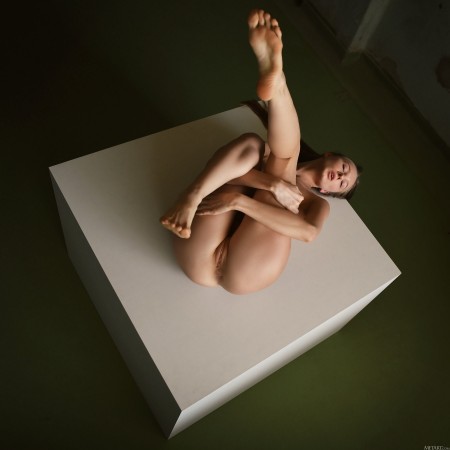 Нимфа А: Элегантная модель в интимной фотосессии