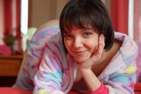 Домашняя чистота: улыбающаяся Шанель Фенн