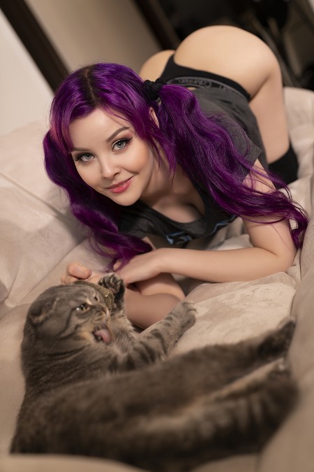 Чувственная элегантность: эротическая модель Хелли фон