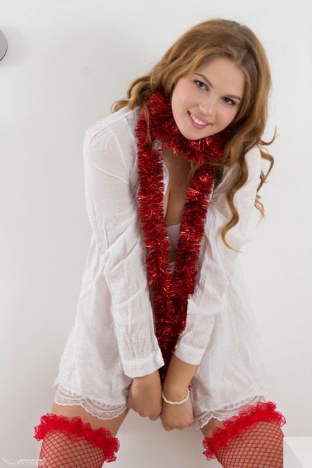 Зимнее фото: портрет улыбающейся девушки