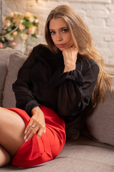 Изящная модель Anella Q в смелой фотосессии