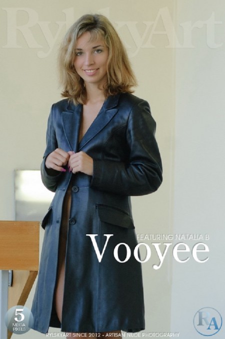 Радостная девушка Наталья: фотосессия без одежды