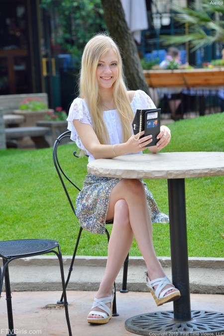 Летняя сенсуальность: фотосессия в природе