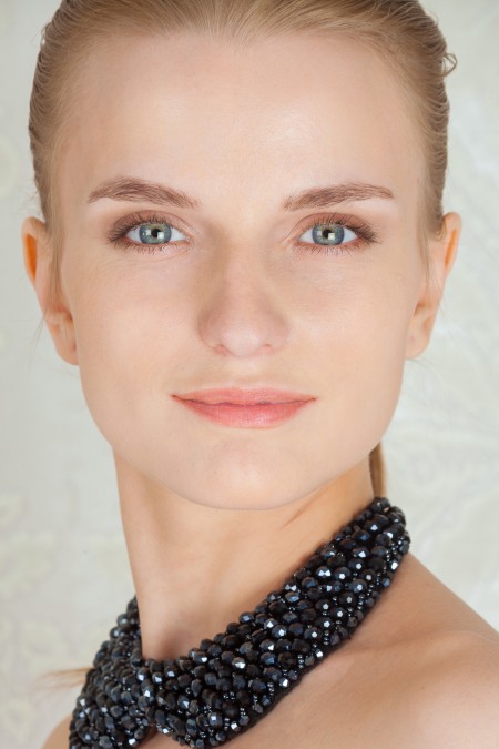 Элегантная блондинка в фотосессии