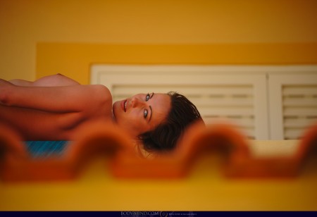 Летняя радость: Кайла Коул позирует