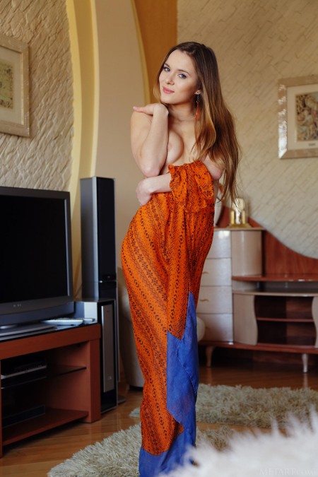 Элегантная Кэти: Сексуальность и Улыбка