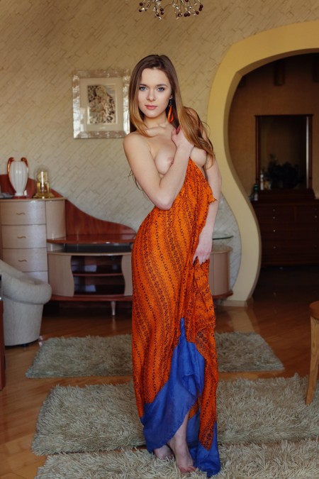 Элегантная Кэти: Сексуальность и Улыбка