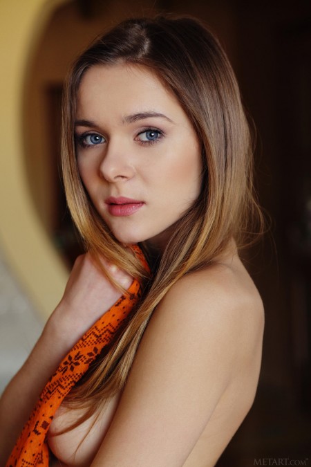 Элегантная Кэти: Сексуальность и Улыбка