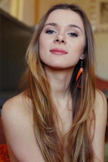 Элегантная Кэти: Сексуальность и Улыбка