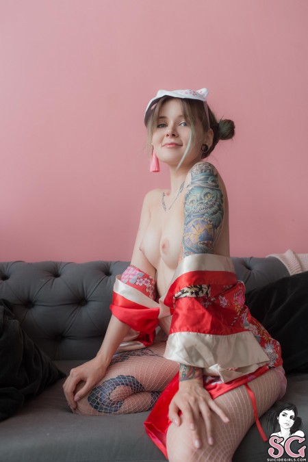 Нежная красота: Модель в расслаблении