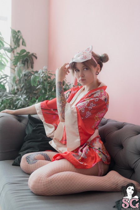 Нежная красота: Модель в расслаблении