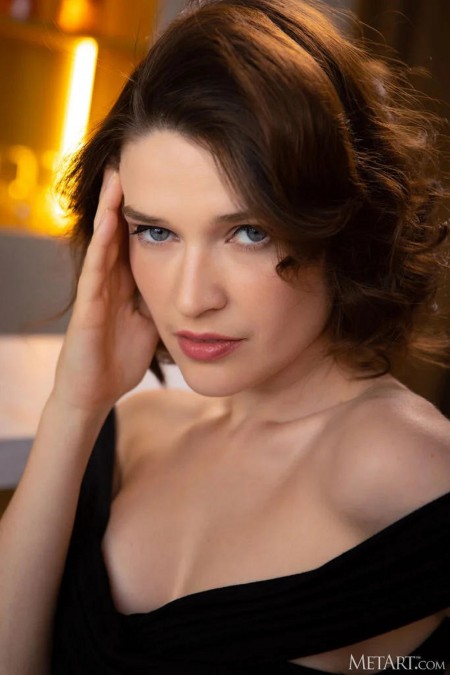 Серена Дж - Элегантная модель в образе