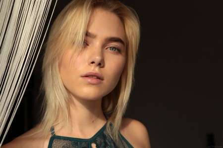 Соблазнительная блондинка Scarlet Hansen