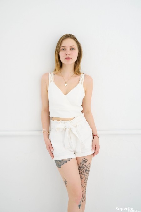 Очаровательная Скарлет: Элегантность и Чувственность