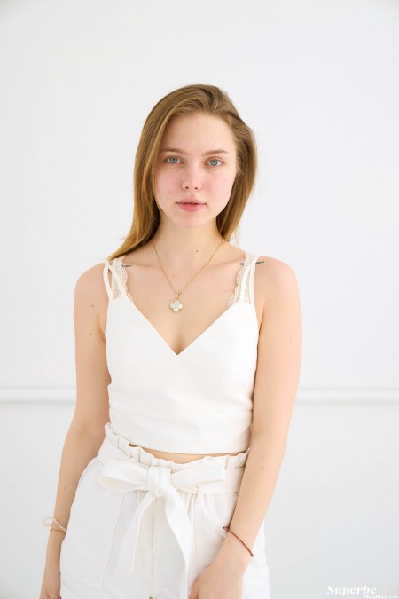 Очаровательная Скарлет: Элегантность и Чувственность