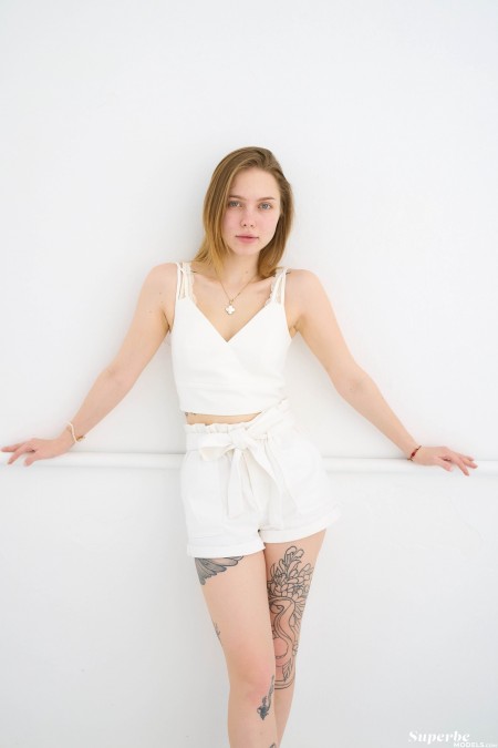 Очаровательная Скарлет: Элегантность и Чувственность