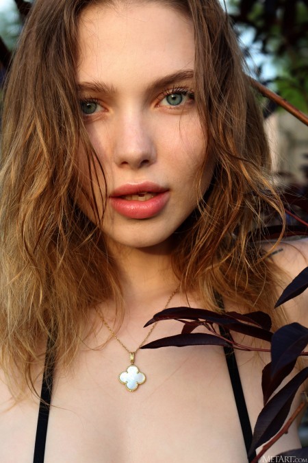 Летний фешн-фотосет с Скарлет Хансен