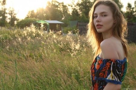 Летний фешн-фотосет с Скарлет Хансен