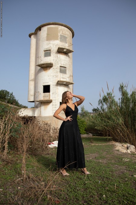 Элегантная летняя фэшн-фотосессия в природе