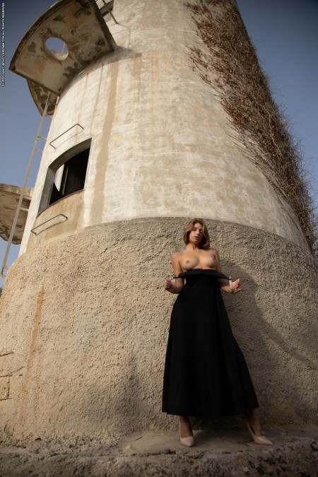 Элегантная летняя фэшн-фотосессия в природе