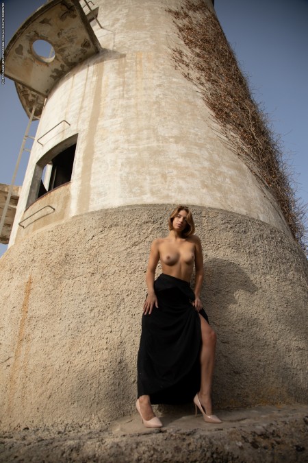 Элегантная летняя фэшн-фотосессия в природе