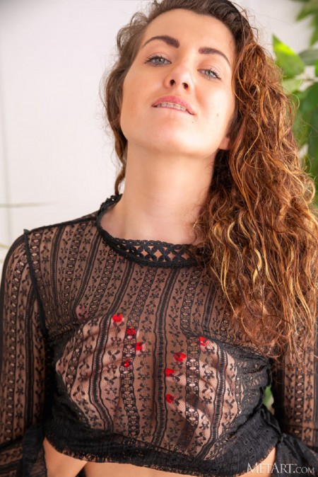 Элегантная Gia: Сексуальность и Уют