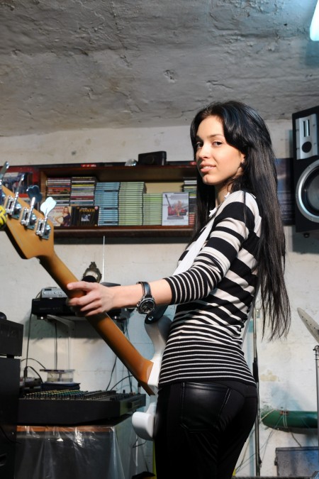 Хелен: Музыкантка в Эротическом Пространстве