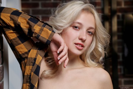 Изящная красота: Лили Шон беззащитная