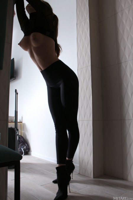 Изысканная сексуальность: девушка Санта А