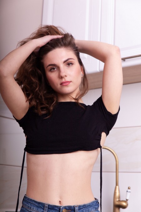 Счастливая и чувственная девушка Кэсси А