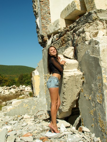 Макария Y: Эротическая мода на природе