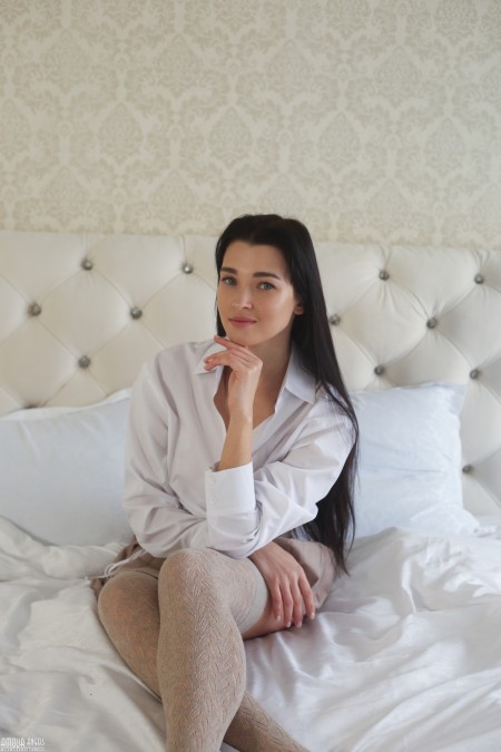 Влада С: соблазнительный домашний фотосет