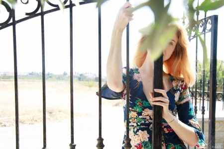 Летний восторг: Алиса Мэй обнаженная